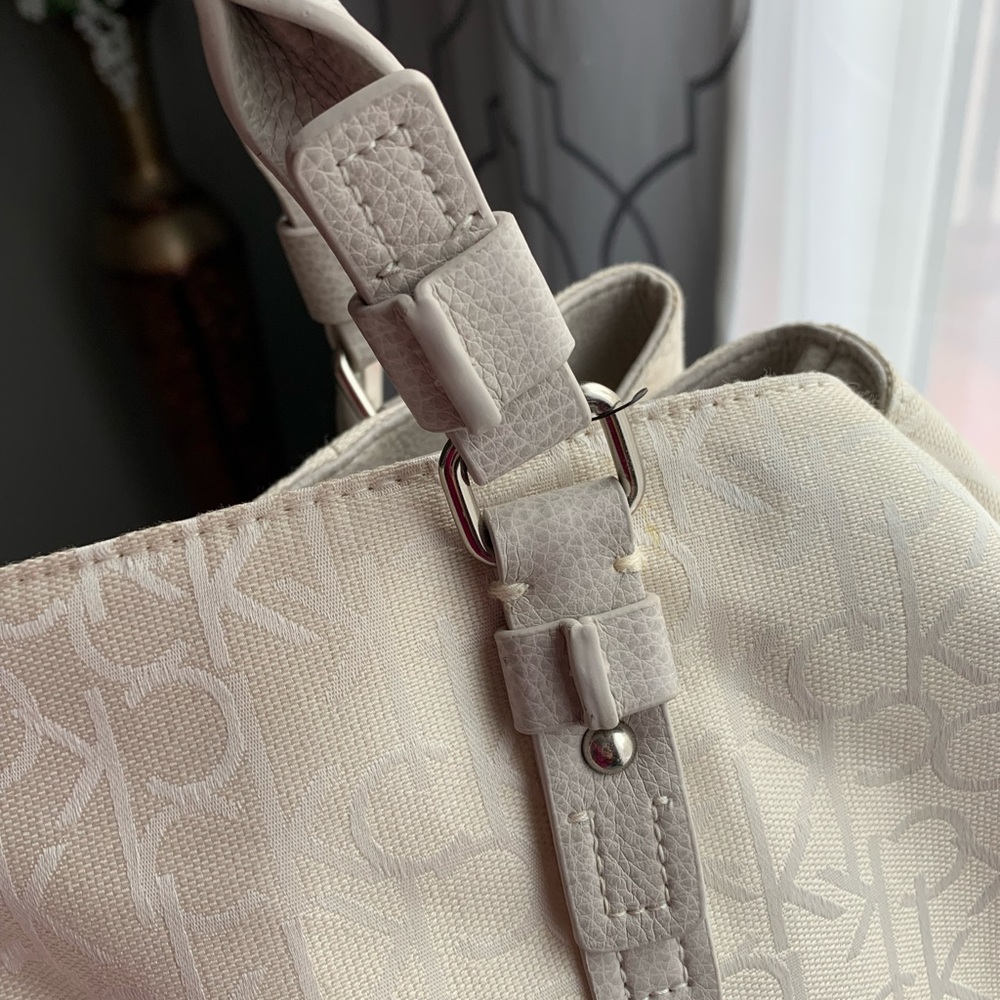 Calvin Klein White Logo Jacquard Size 12L x 18W - Picture 7 of 16